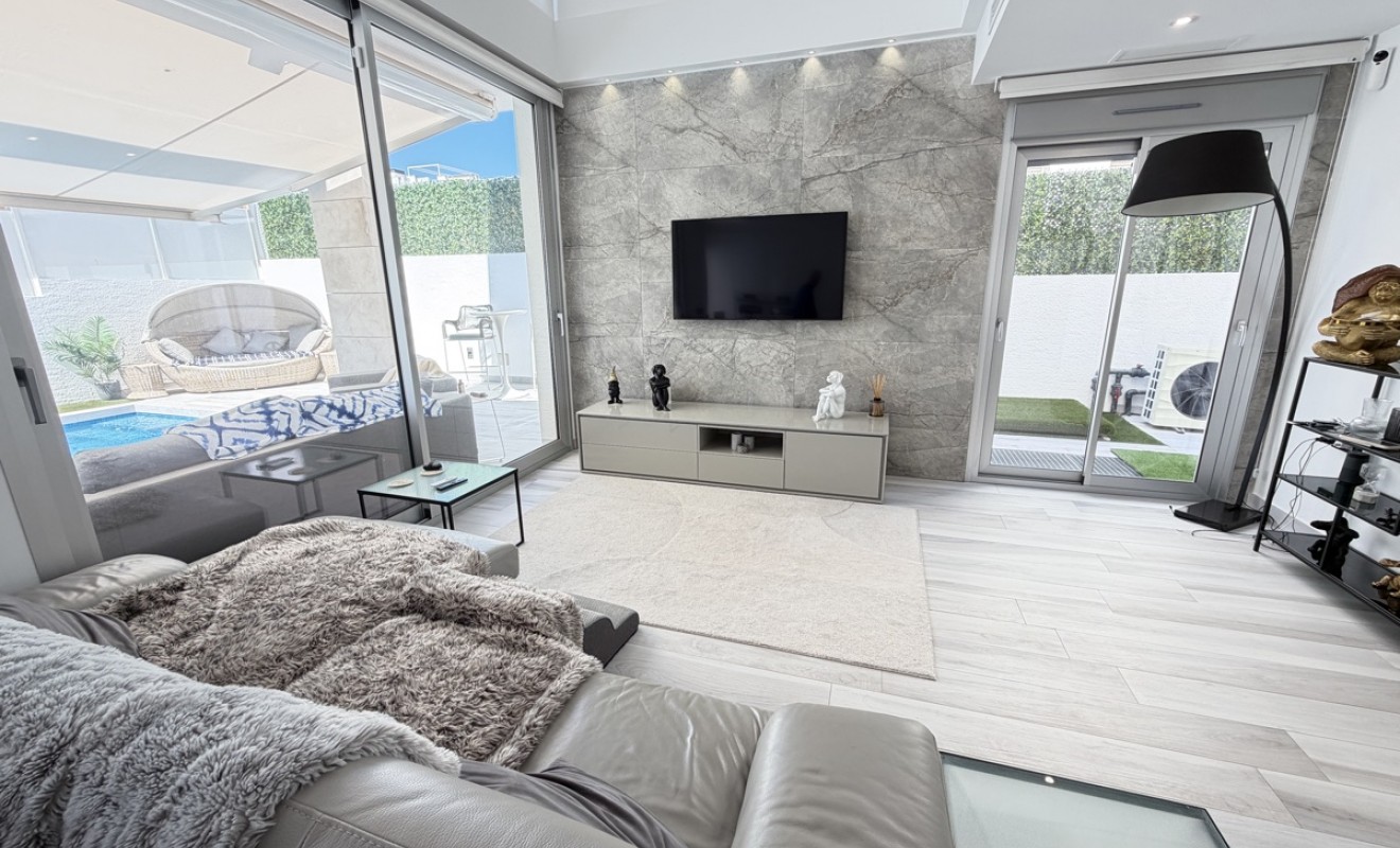 Sale - Villa - Lomas de Cabo Roig