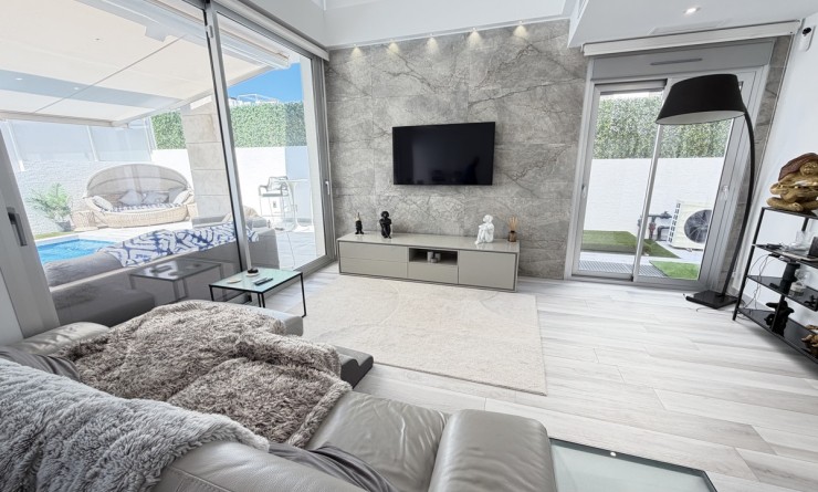 Sale - Villa - Lomas de Cabo Roig