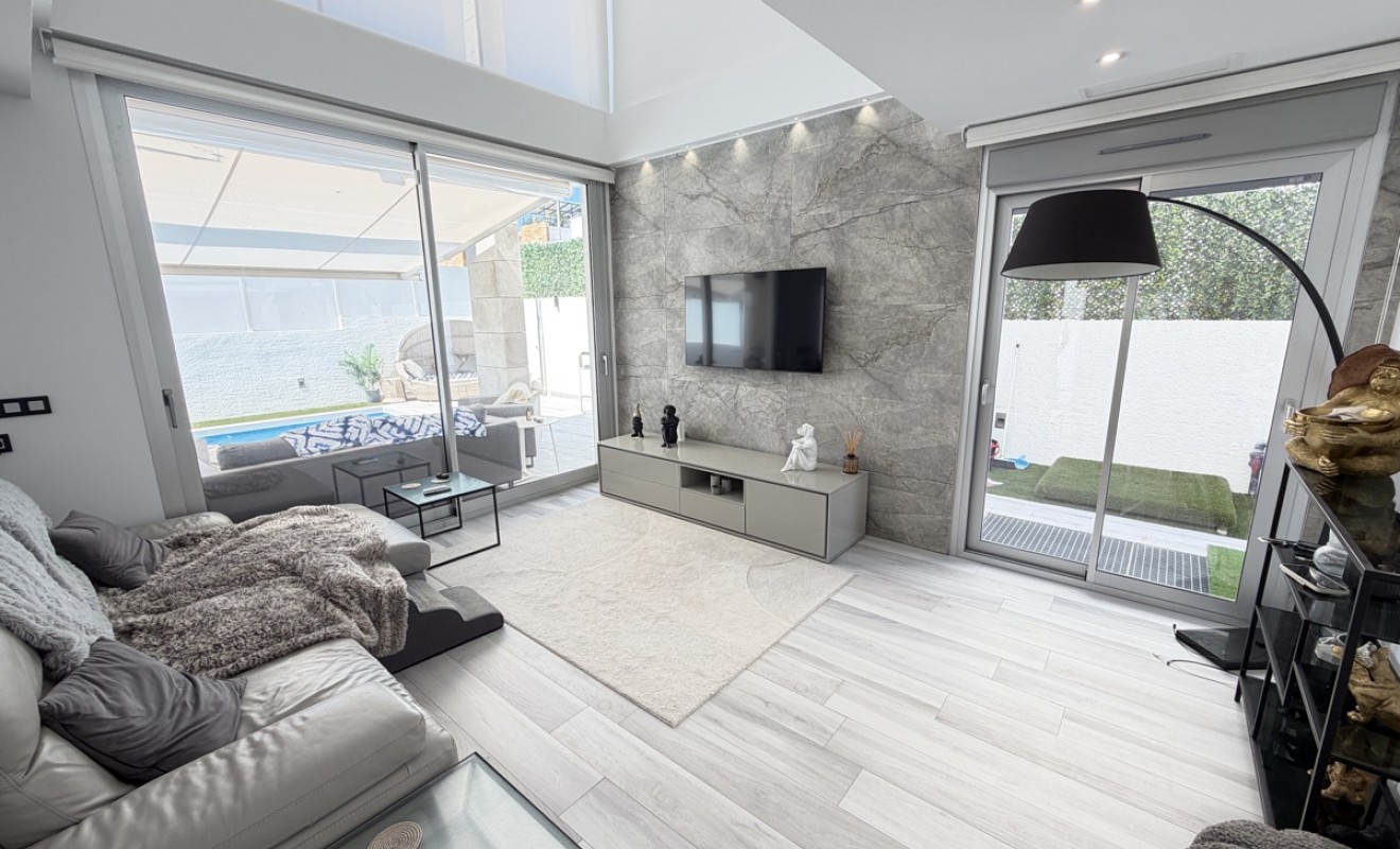 Sale - Villa - Lomas de Cabo Roig