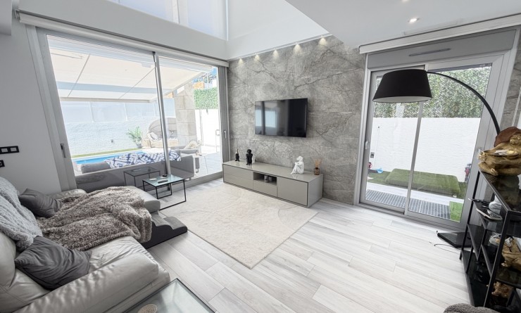 Sale - Villa - Lomas de Cabo Roig