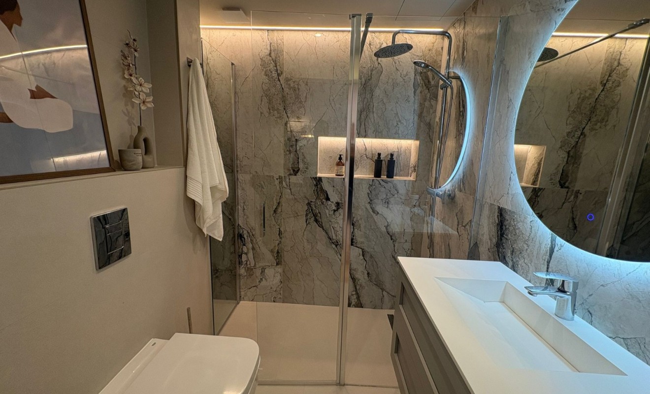 Sale - Apartment / flat - Albir - center