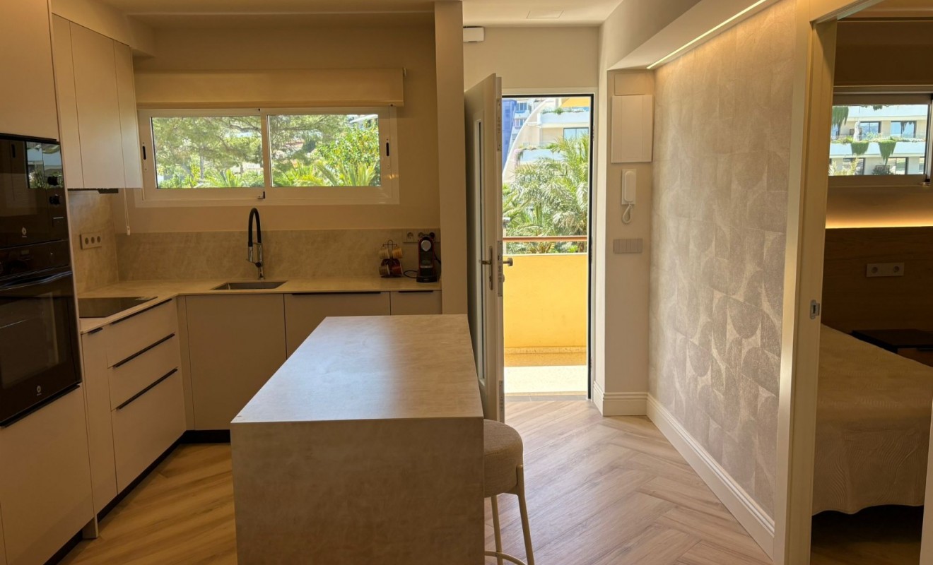 Sale - Apartment / flat - Albir - center