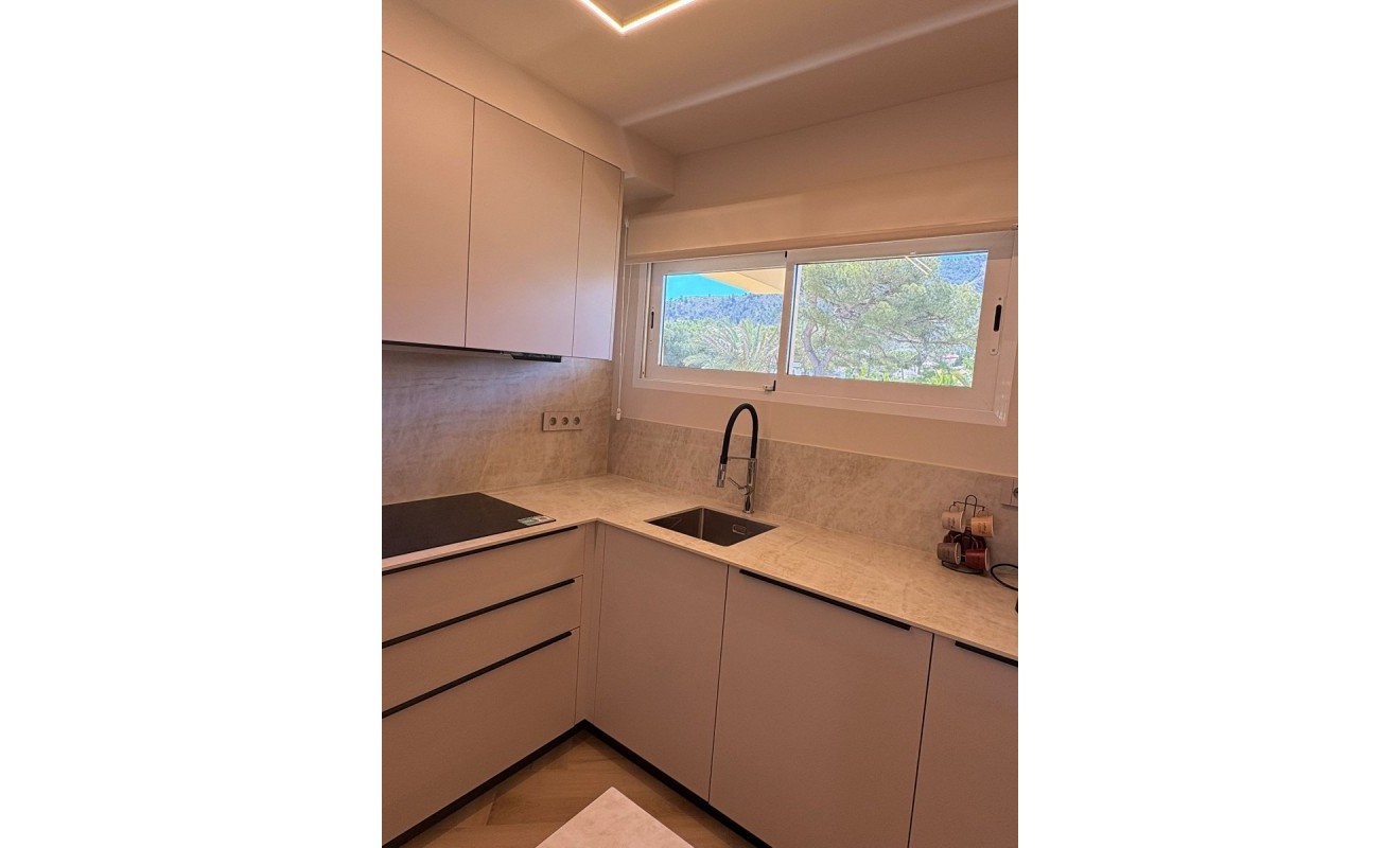 Sale - Apartment / flat - Albir - center