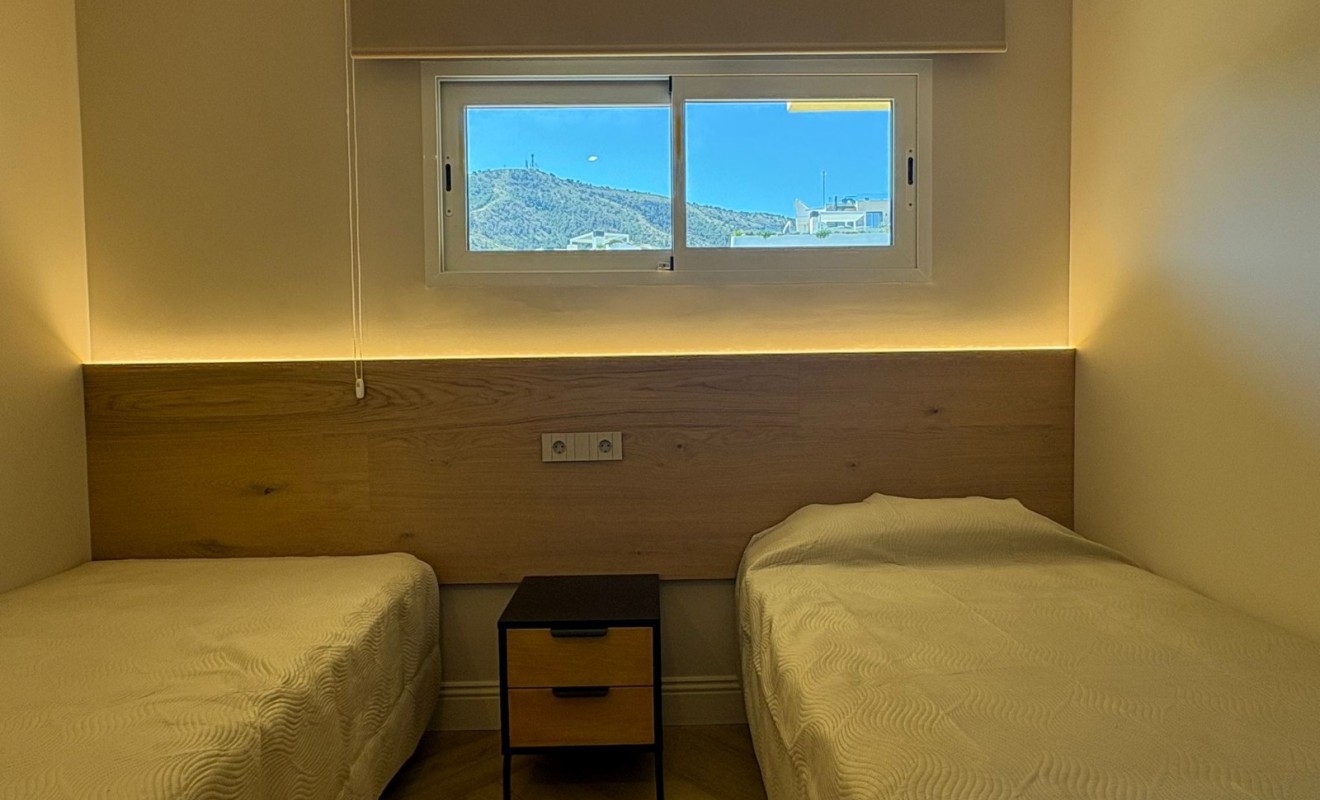 Sale - Apartment / flat - Albir - center