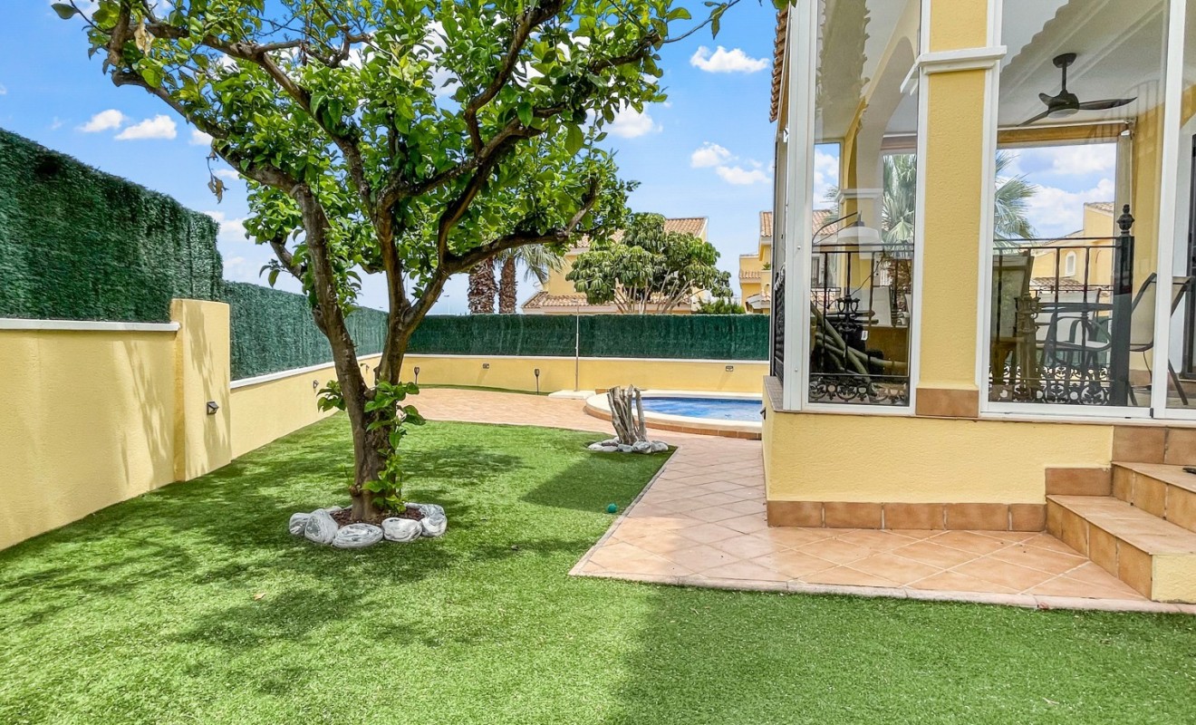 Wederverkoop - Detached villa - Orihuela Costa - Los Dolses