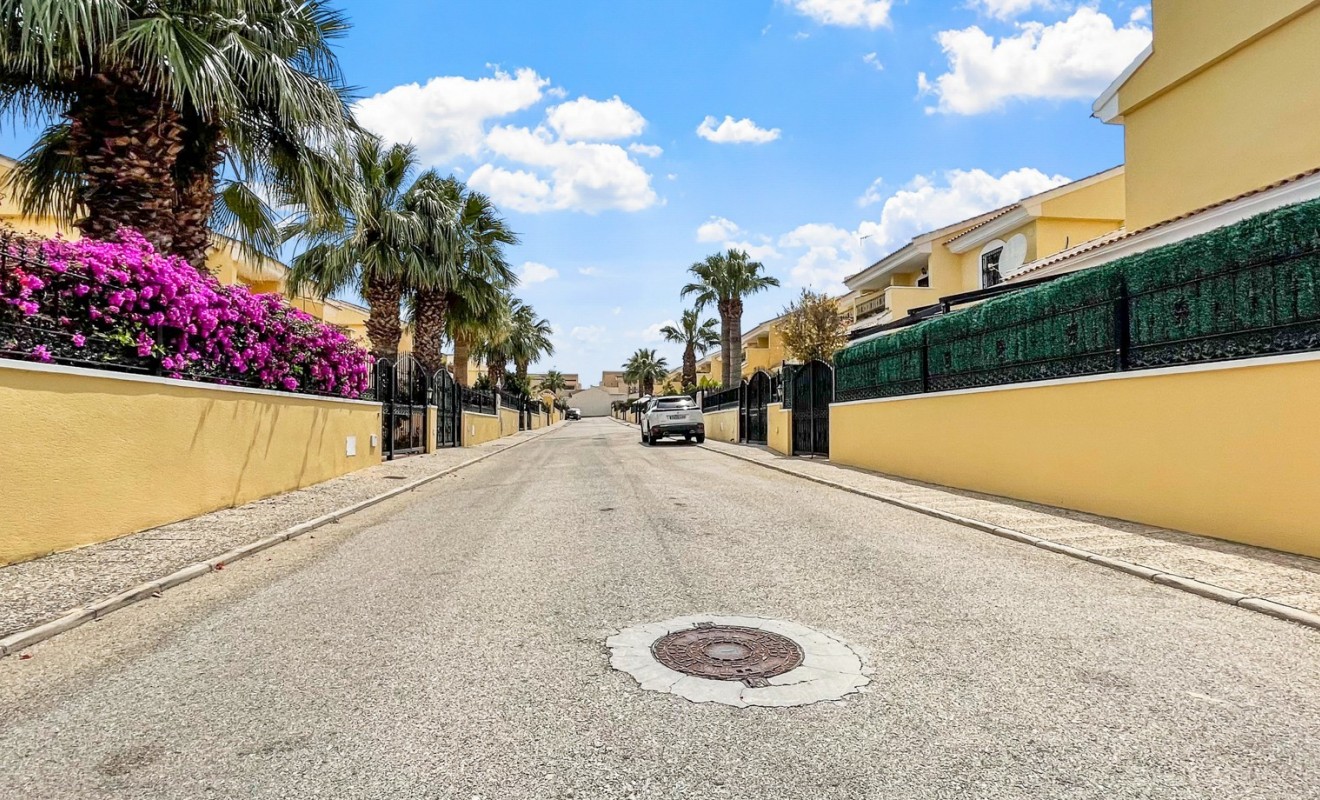 Wederverkoop - Detached villa - Orihuela Costa - Los Dolses