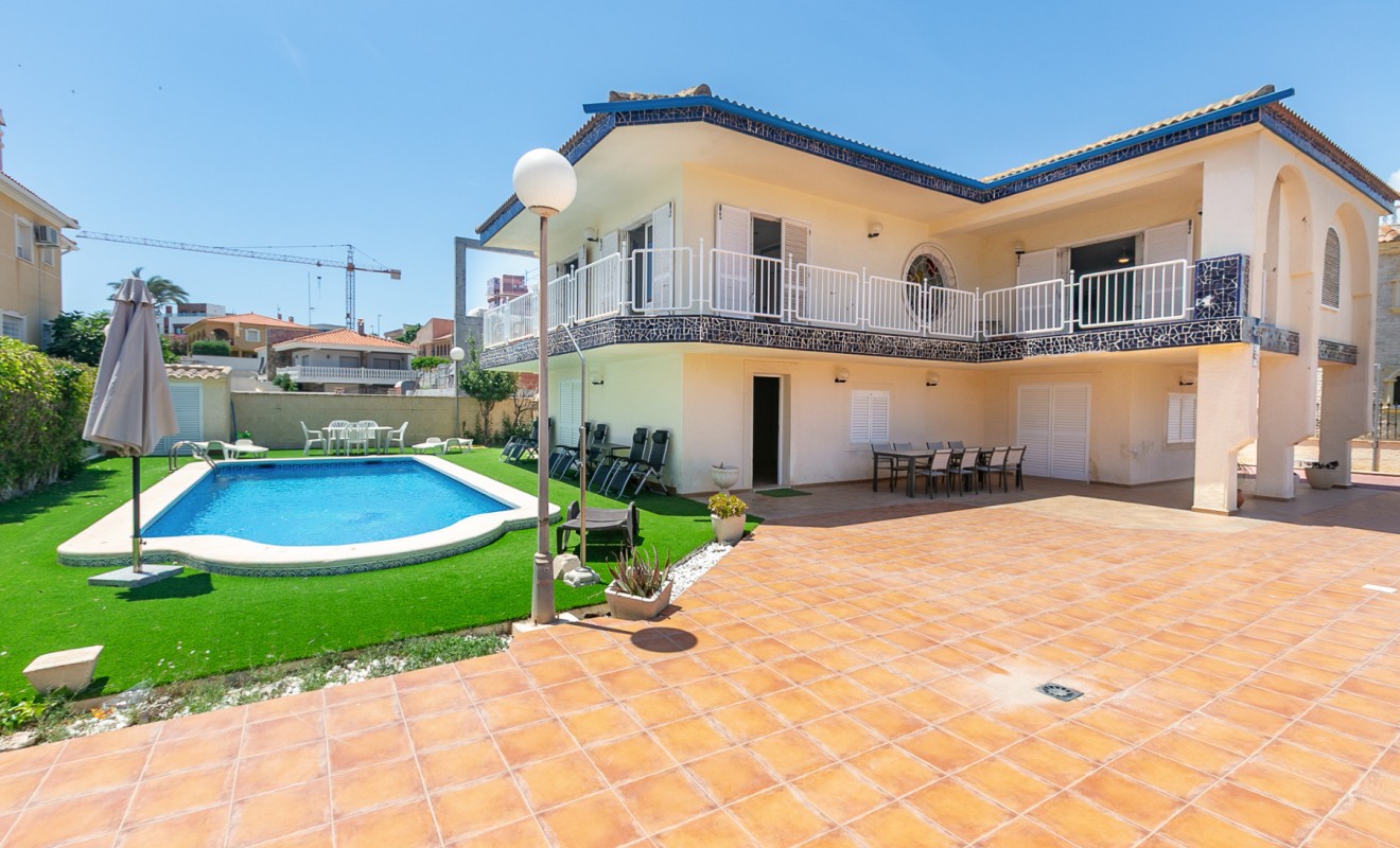 Sale - Villa - La Zenia