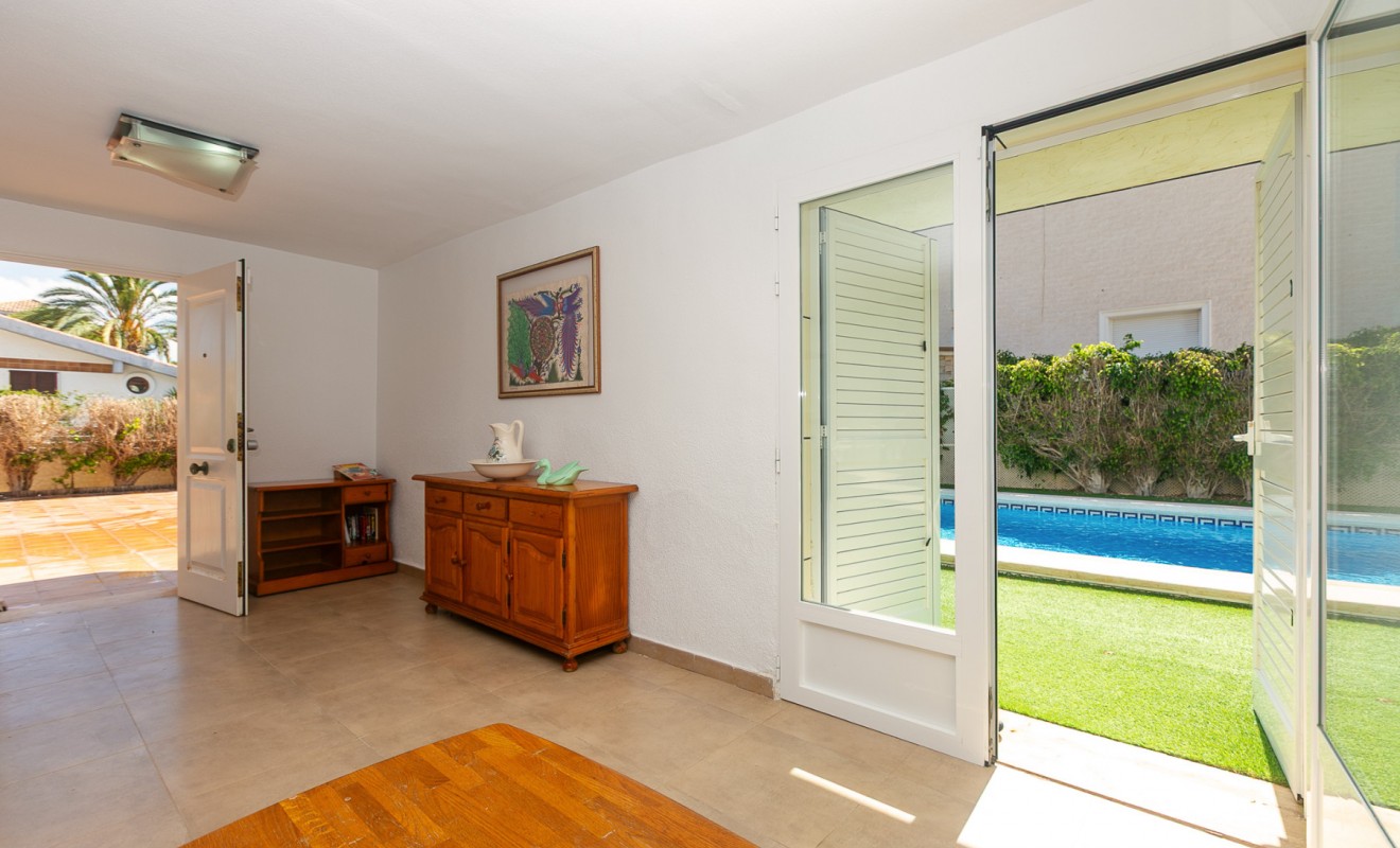 Sale - Villa - La Zenia