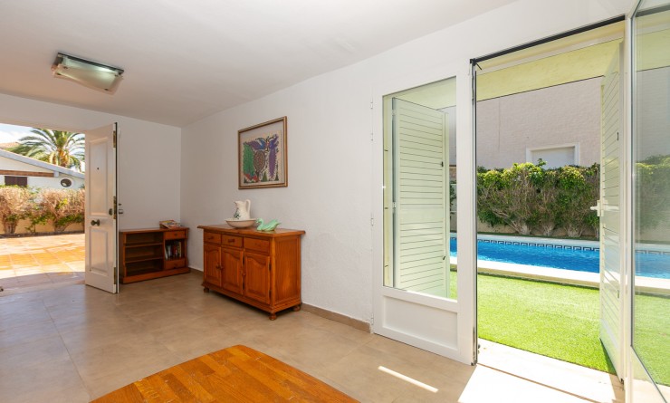 Sale - Villa - La Zenia