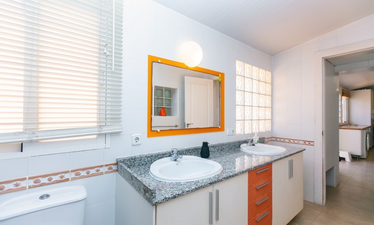 Sale - Villa - La Zenia