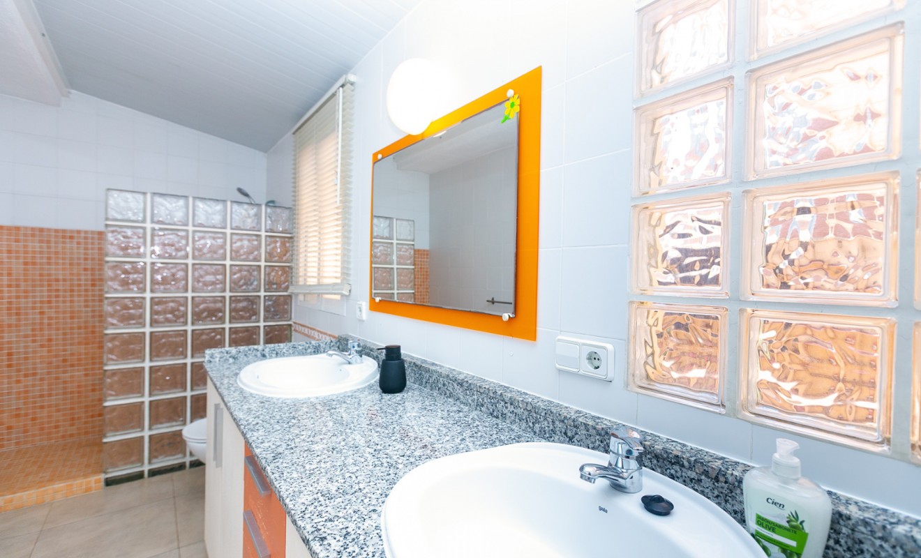 Sale - Villa - La Zenia