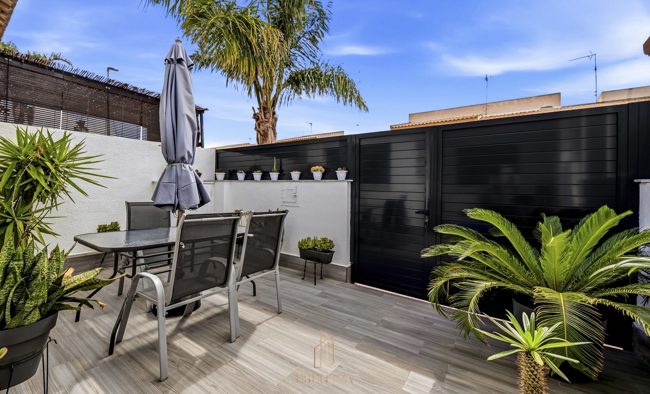 Sale - Casa de Pueblo - Los Alcázares - Centro
