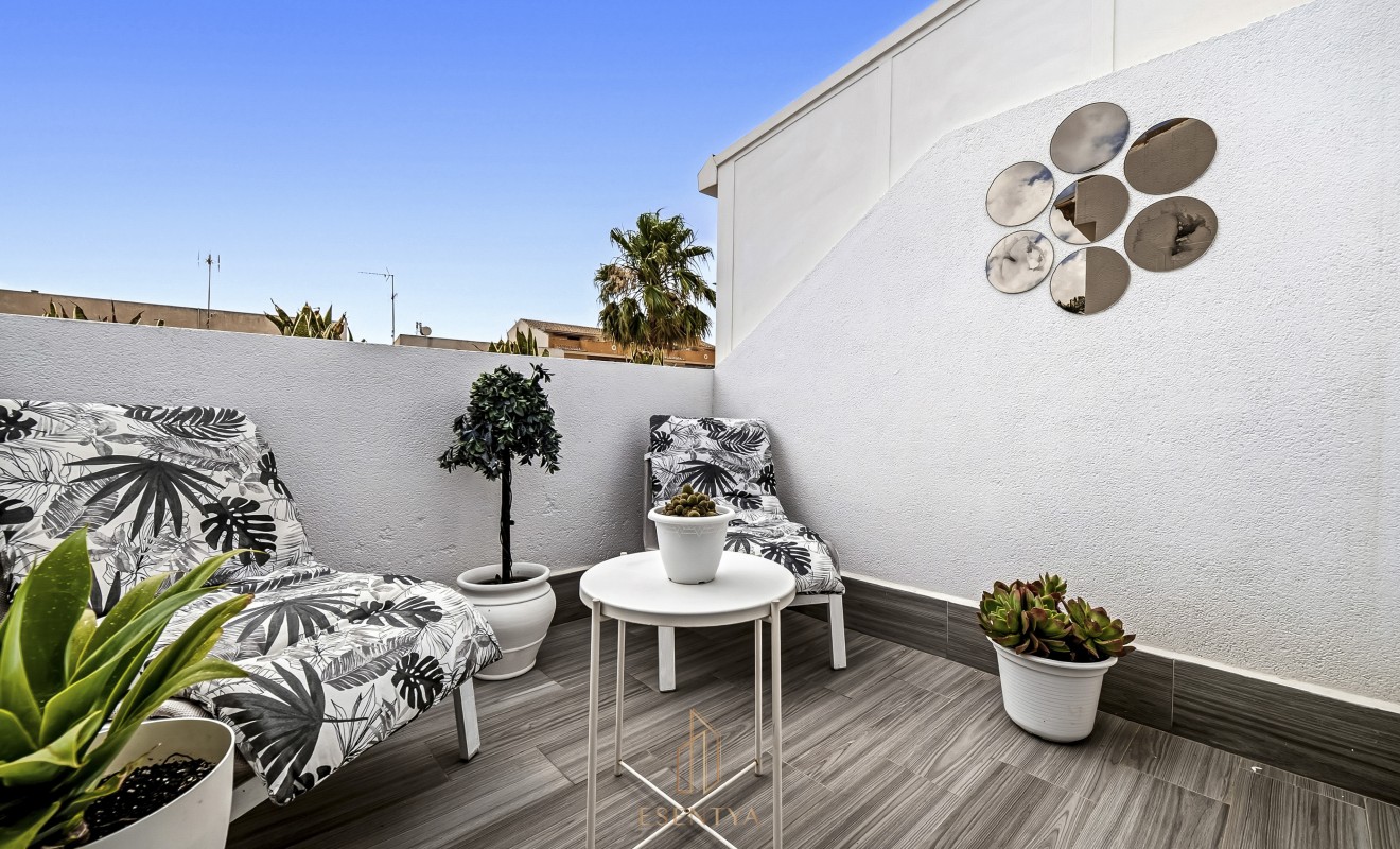 Sale - Casa de Pueblo - Los Alcázares - Centro