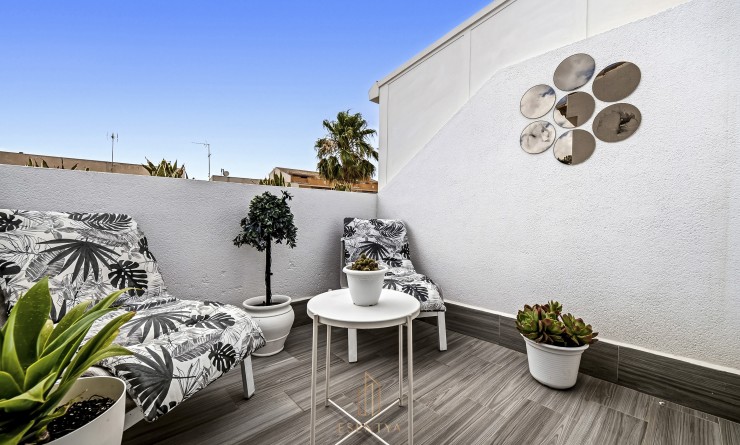Sale - Casa de Pueblo - Los Alcázares - Centro