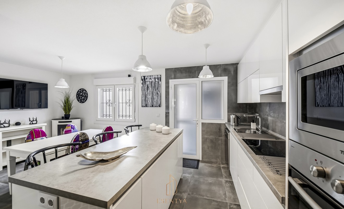 Sale - Casa de Pueblo - Los Alcázares - Centro