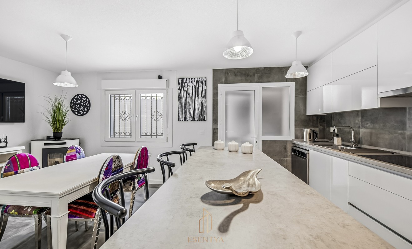 Sale - Casa de Pueblo - Los Alcázares - Centro