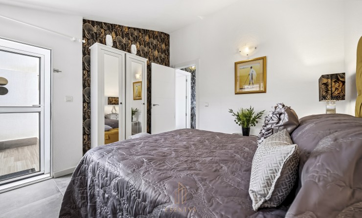 Sale - Casa de Pueblo - Los Alcázares - Centro