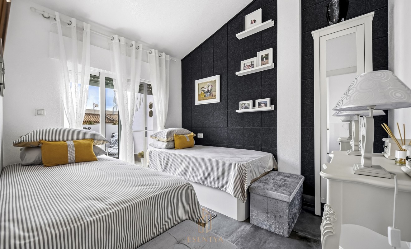 Sale - Casa de Pueblo - Los Alcázares - Centro