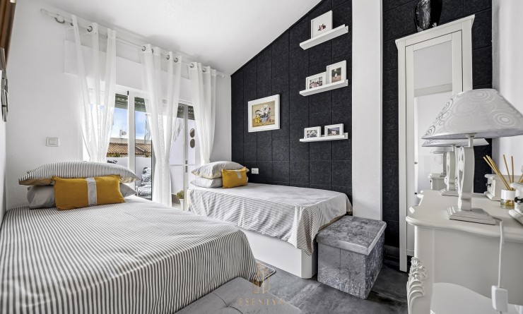Sale - Casa de Pueblo - Los Alcázares - Centro