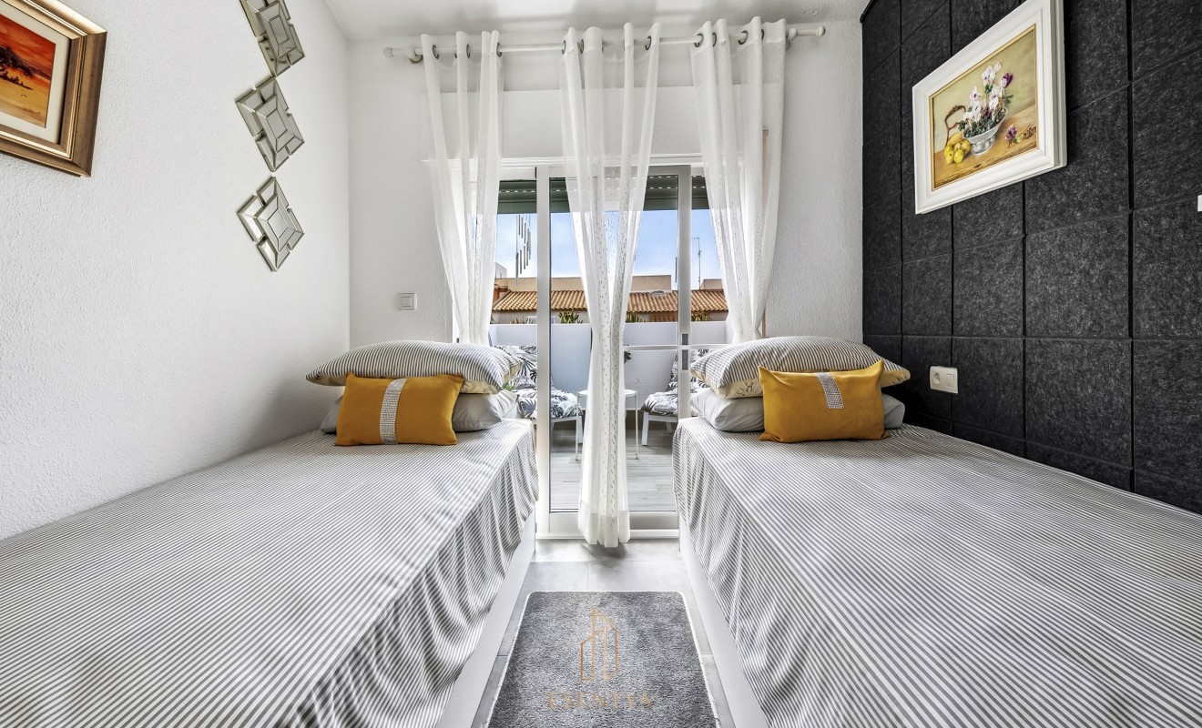 Sale - Casa de Pueblo - Los Alcázares - Centro