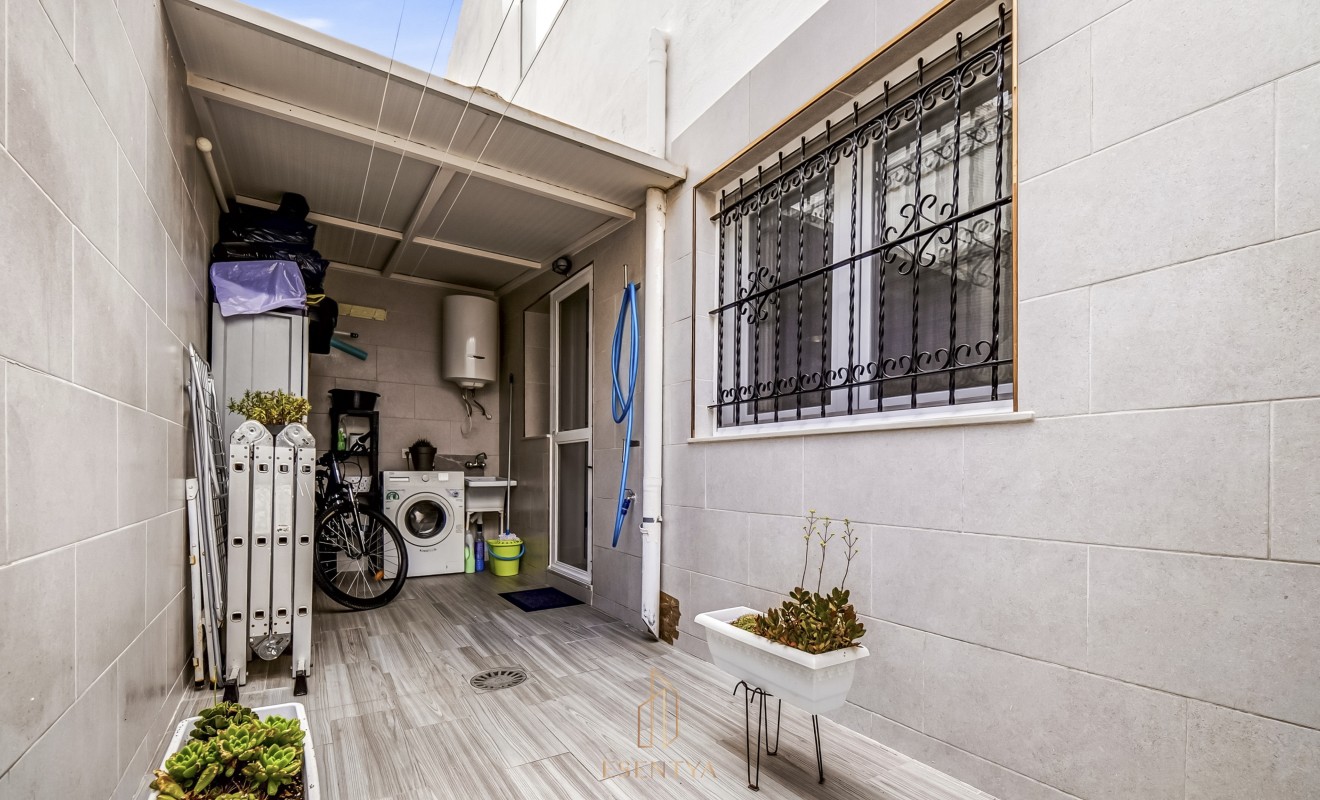 Sale - Casa de Pueblo - Los Alcázares - Centro