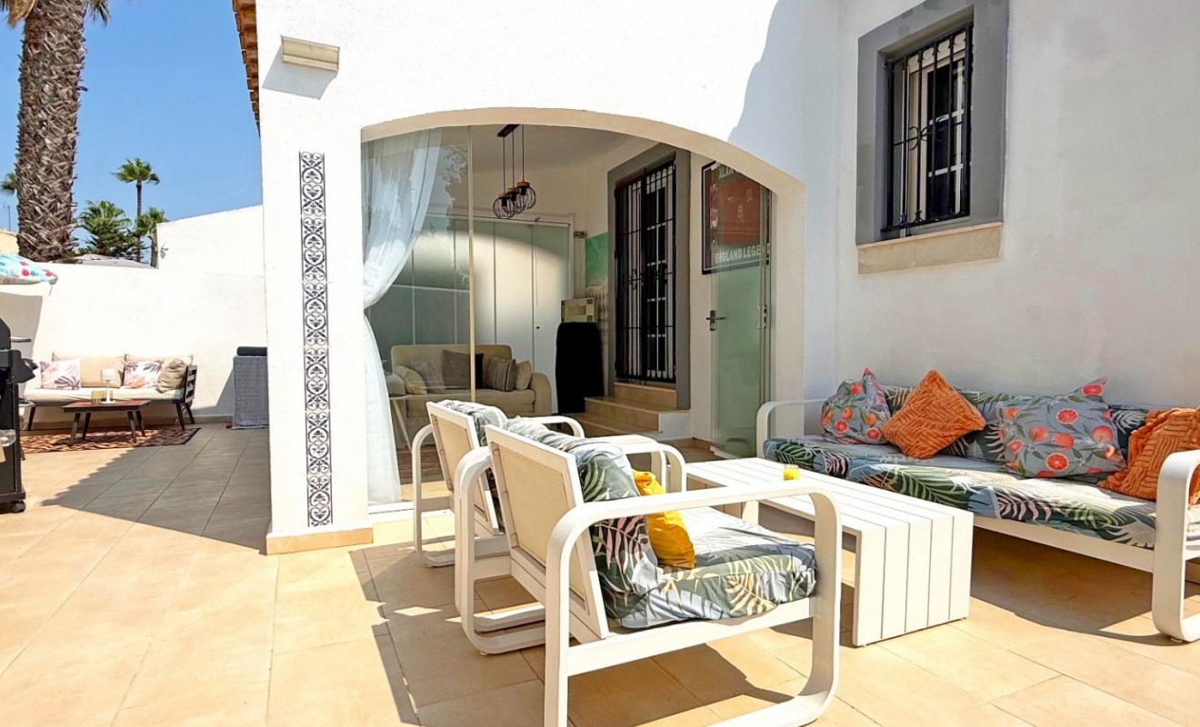 Wederverkoop - Detached villa - Orihuela Costa - Villamartín
