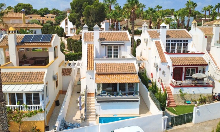 Wederverkoop - Detached villa - Orihuela Costa - Villamartín