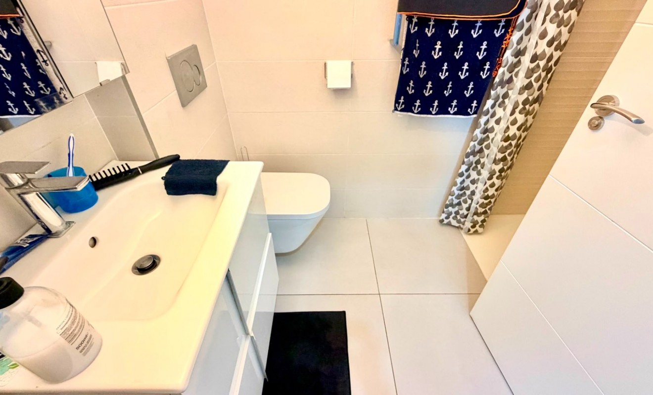 Wederverkoop - Apartment / flat - Orihuela Costa - La Zenia