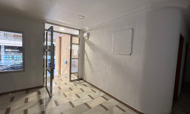 Wederverkoop - Apartment / flat - Torrevieja - Costa Blanca Sur