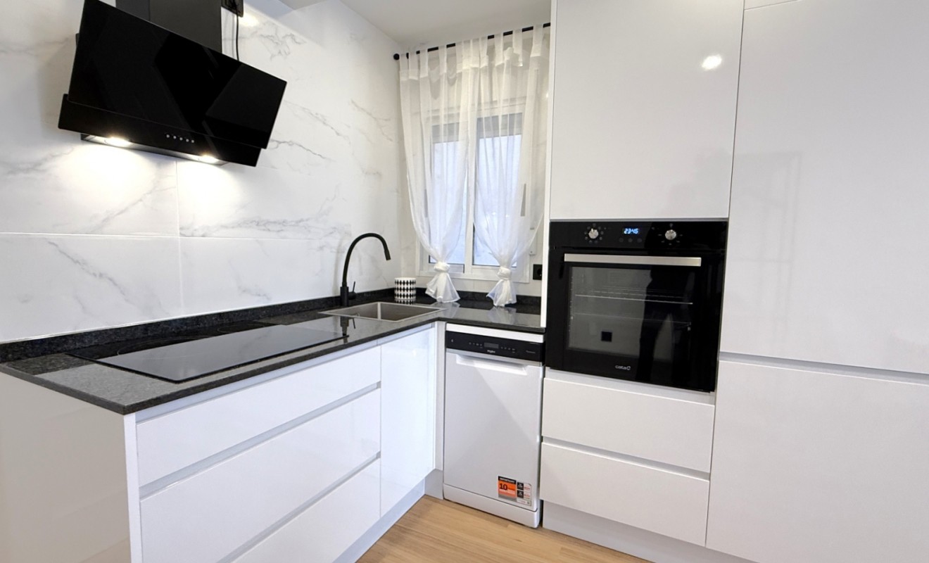 Wederverkoop - Apartment / flat - Torrevieja - Costa Blanca Sur