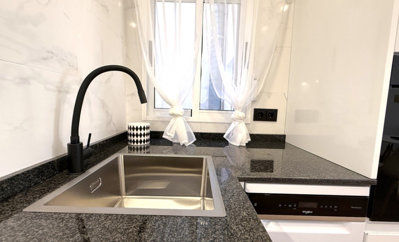 Wederverkoop - Apartment / flat - Torrevieja - Costa Blanca Sur
