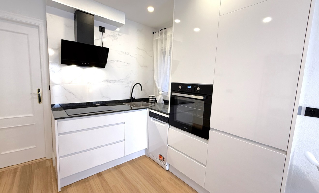 Wederverkoop - Apartment / flat - Torrevieja - Costa Blanca Sur
