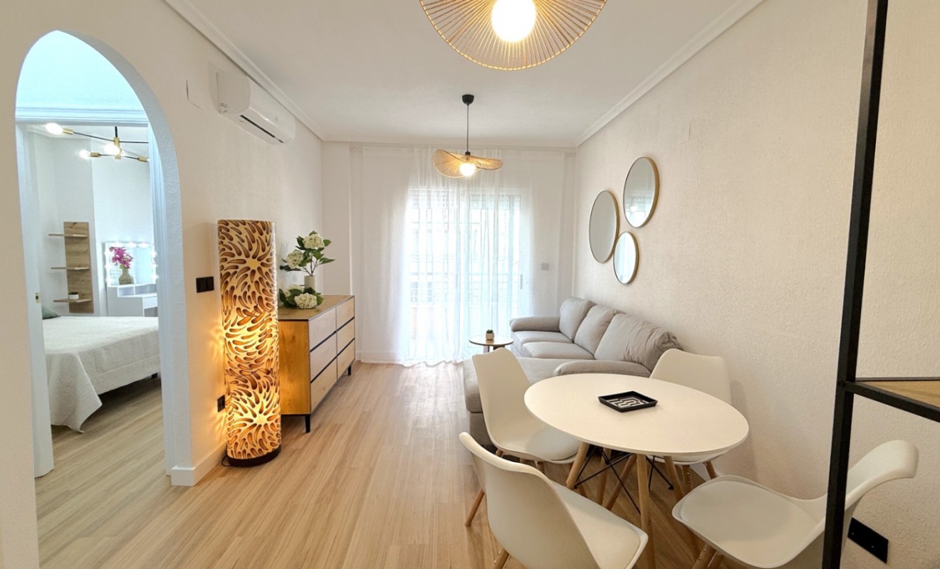 Wederverkoop - Apartment / flat - Torrevieja - Costa Blanca Sur