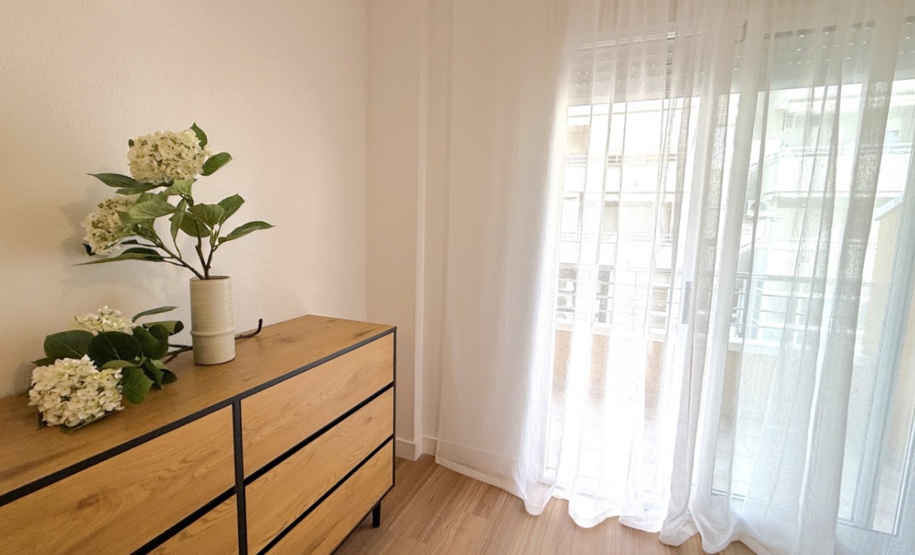 Wederverkoop - Apartment / flat - Torrevieja - Costa Blanca Sur