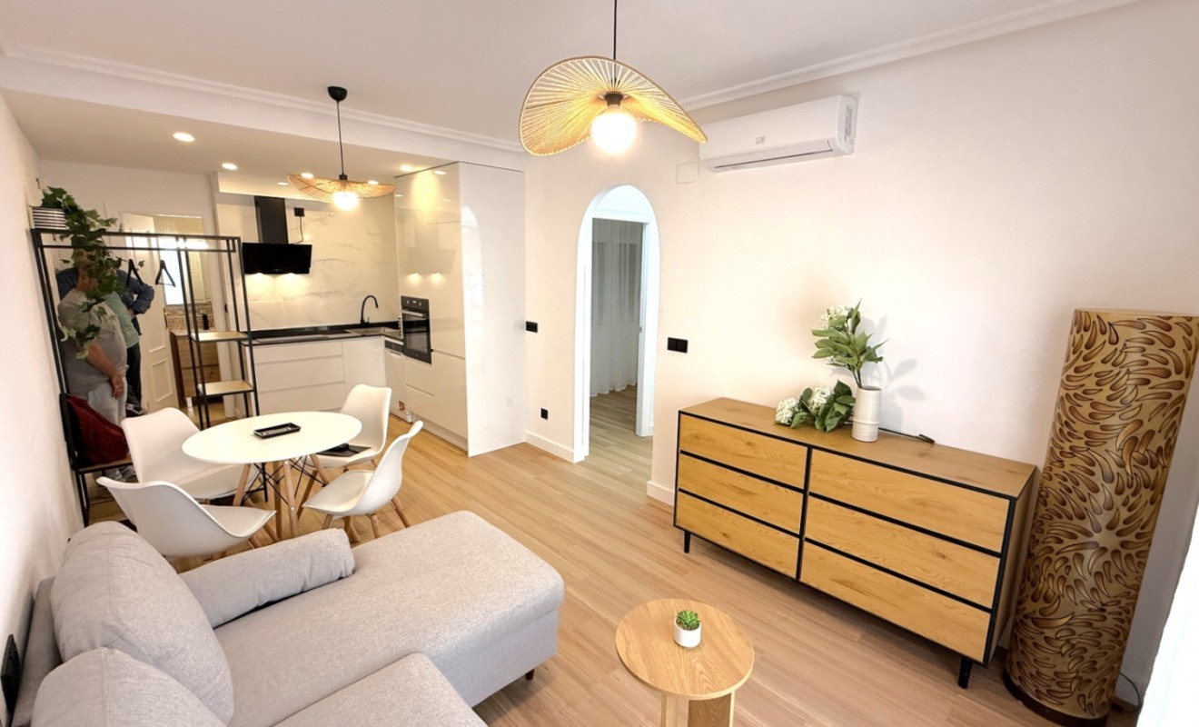 Wederverkoop - Apartment / flat - Torrevieja - Costa Blanca Sur