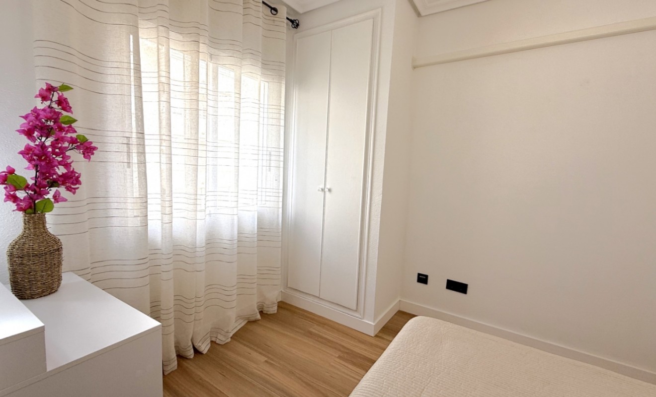 Wederverkoop - Apartment / flat - Torrevieja - Costa Blanca Sur