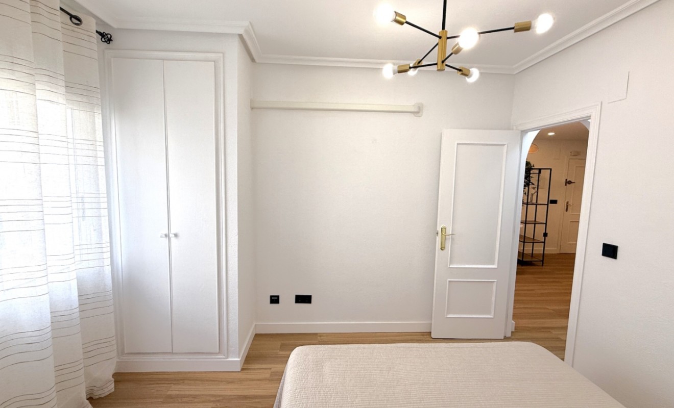 Wederverkoop - Apartment / flat - Torrevieja - Costa Blanca Sur