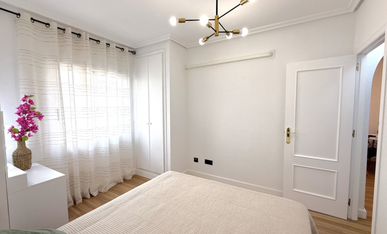 Wederverkoop - Apartment / flat - Torrevieja - Costa Blanca Sur