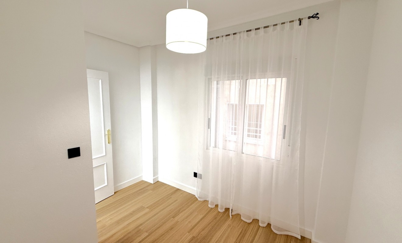 Wederverkoop - Apartment / flat - Torrevieja - Costa Blanca Sur