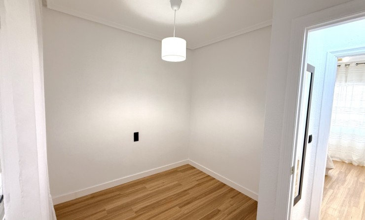Wederverkoop - Apartment / flat - Torrevieja - Costa Blanca Sur