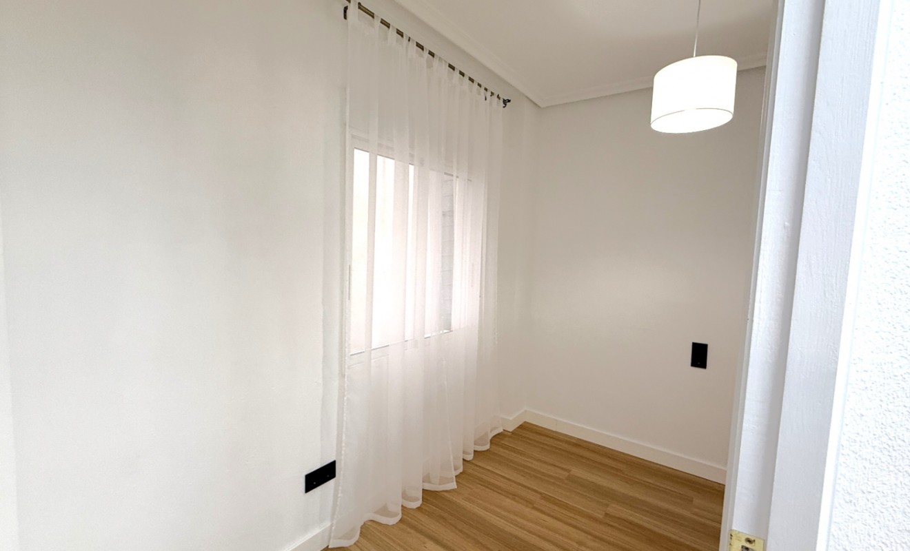 Wederverkoop - Apartment / flat - Torrevieja - Costa Blanca Sur