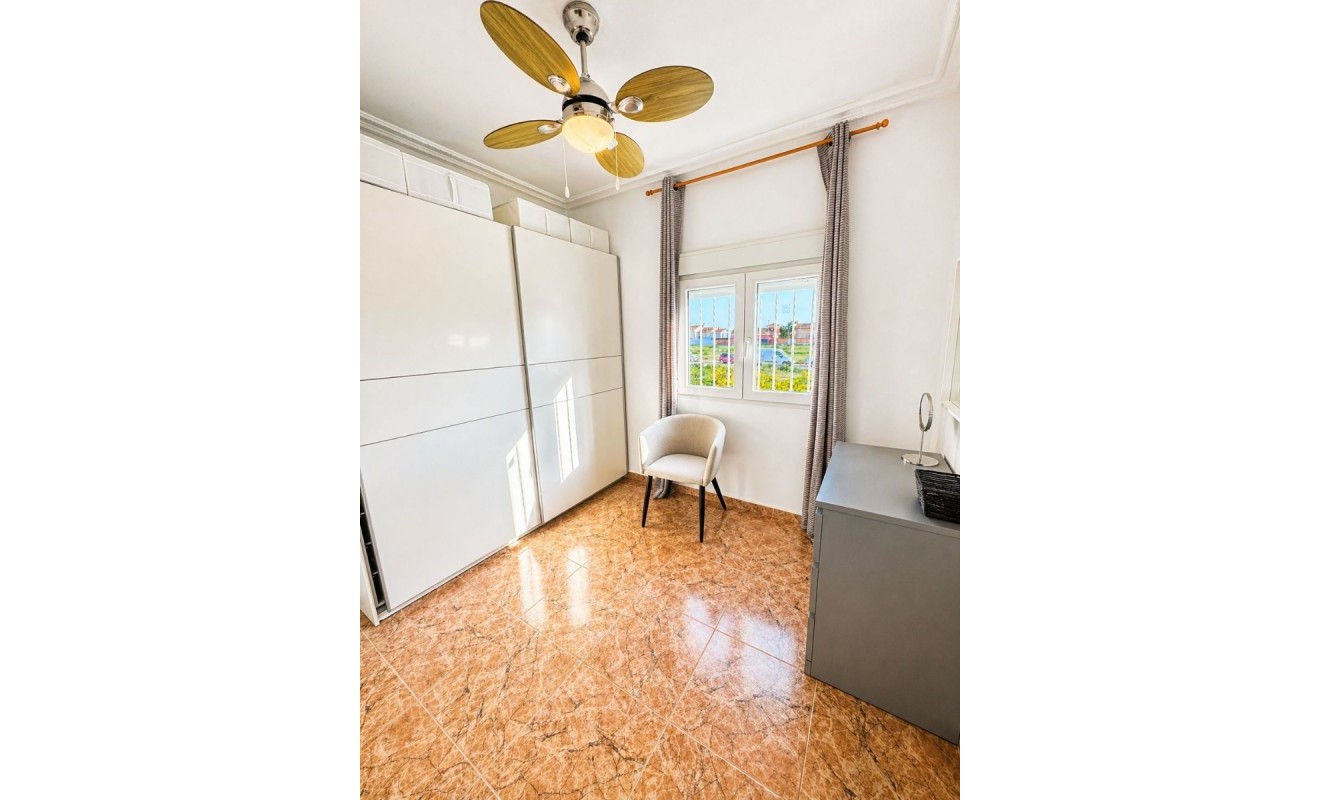Wederverkoop - Villa - Torrevieja - Nueva Torrevieja - Aguas Nuevas