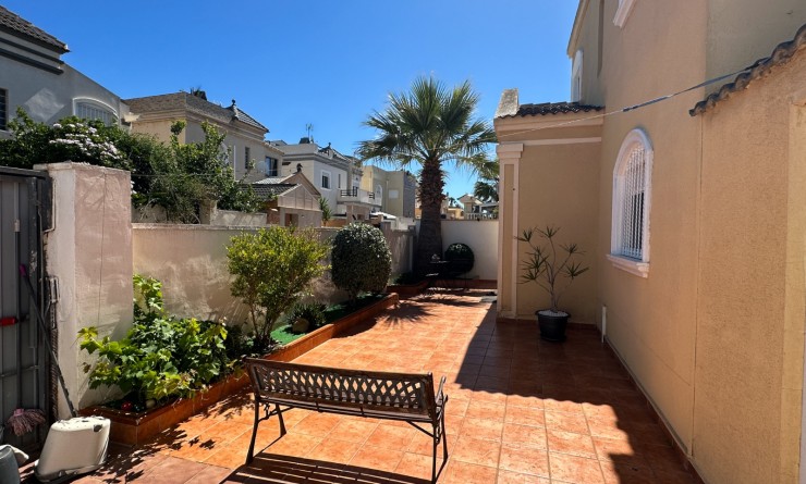 Wederverkoop - Villa - Torrevieja - Nueva Torrevieja - Aguas Nuevas