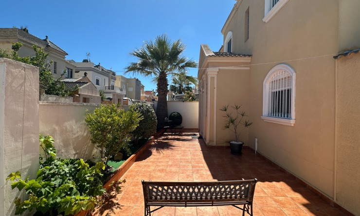 Wederverkoop - Villa - Torrevieja - Nueva Torrevieja - Aguas Nuevas