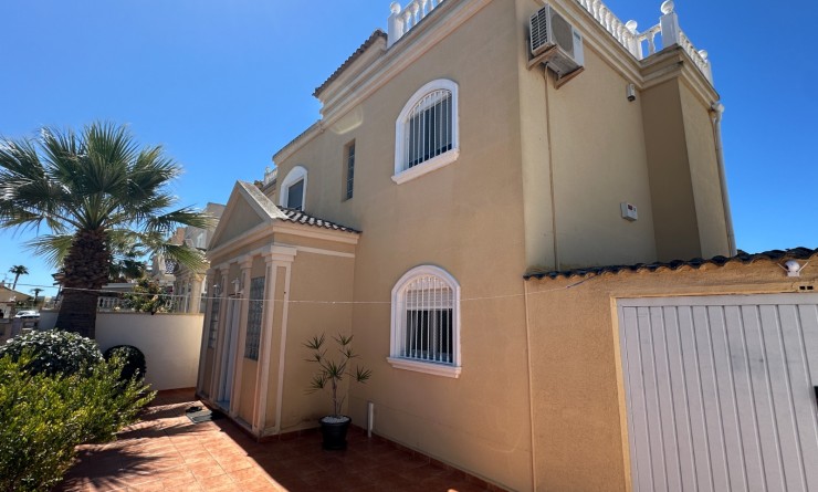 Wederverkoop - Villa - Torrevieja - Nueva Torrevieja - Aguas Nuevas