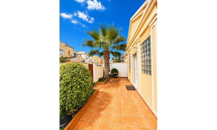 Wederverkoop - Villa - Torrevieja - Nueva Torrevieja - Aguas Nuevas
