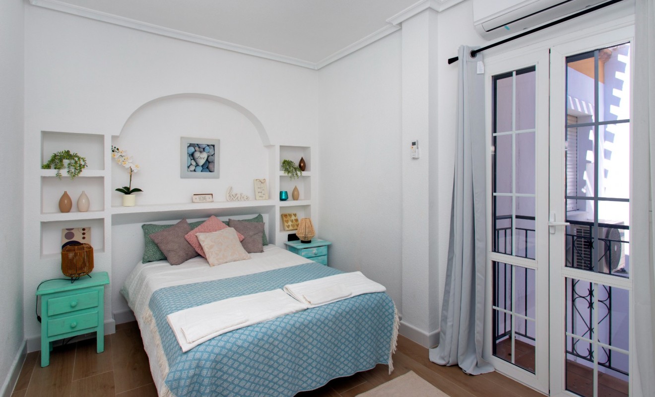 Wederverkoop - Herenhuis - Alicante - Campoamor