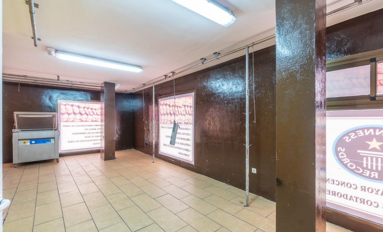 Wederverkoop - Commercial Unit - Torrevieja - Paseo maritimo