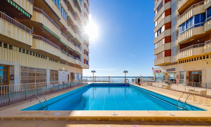Sale - Apartamento - Torrevieja - Playa del Acequión