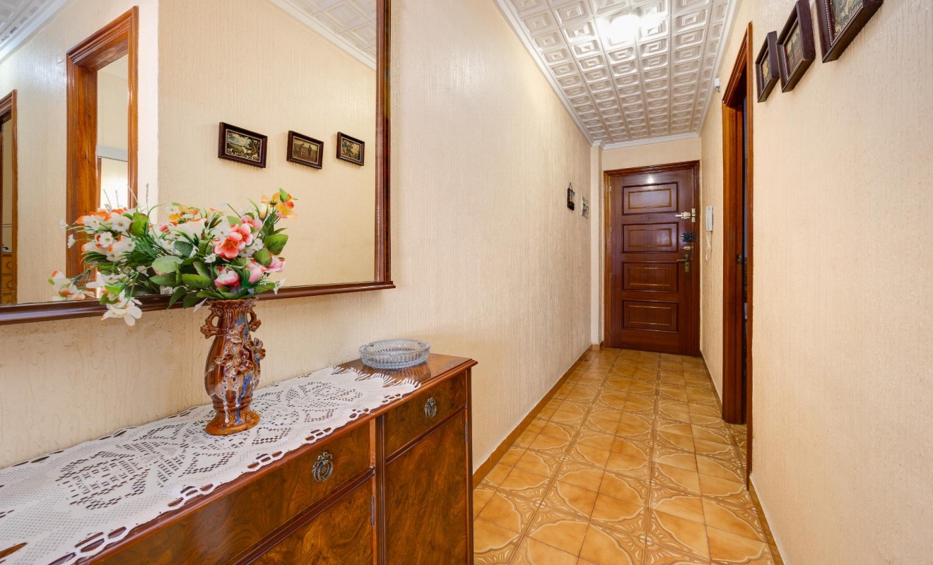 Sale - Apartamento - Torrevieja - Playa del Acequión